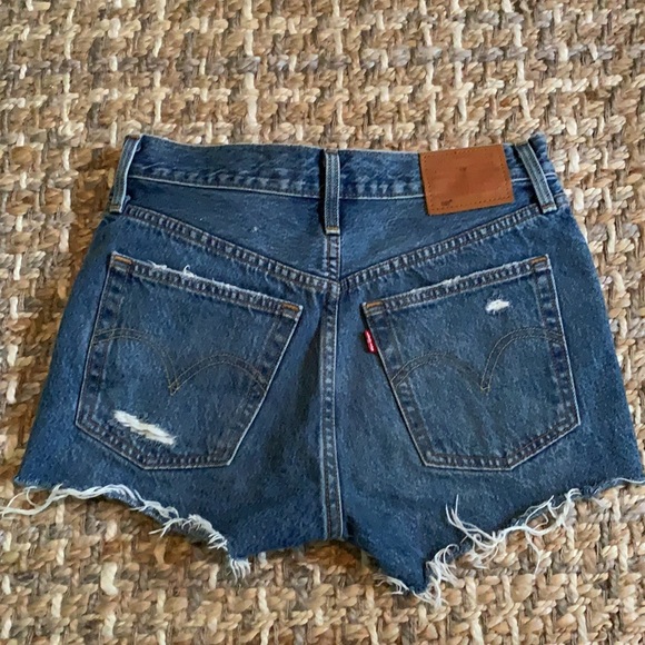 Levi’s 501 Shorts - Picture 2 of 4